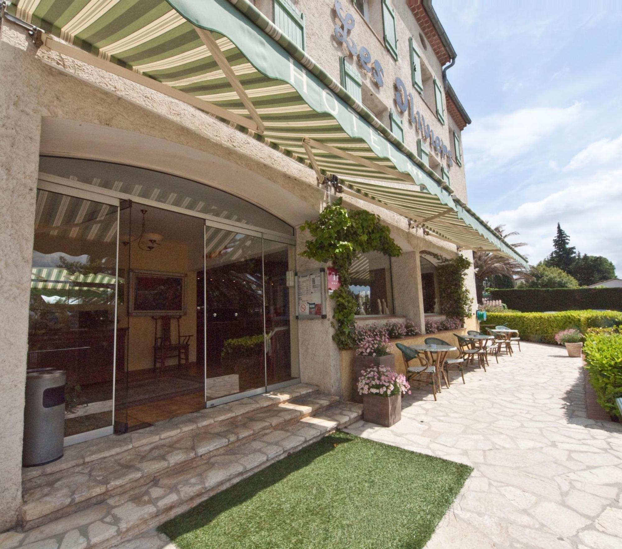 Hotel Les Oliviers Файенс Екстериор снимка