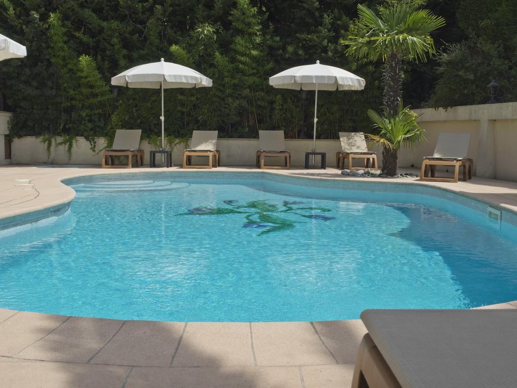 Hotel Les Oliviers Файенс Екстериор снимка