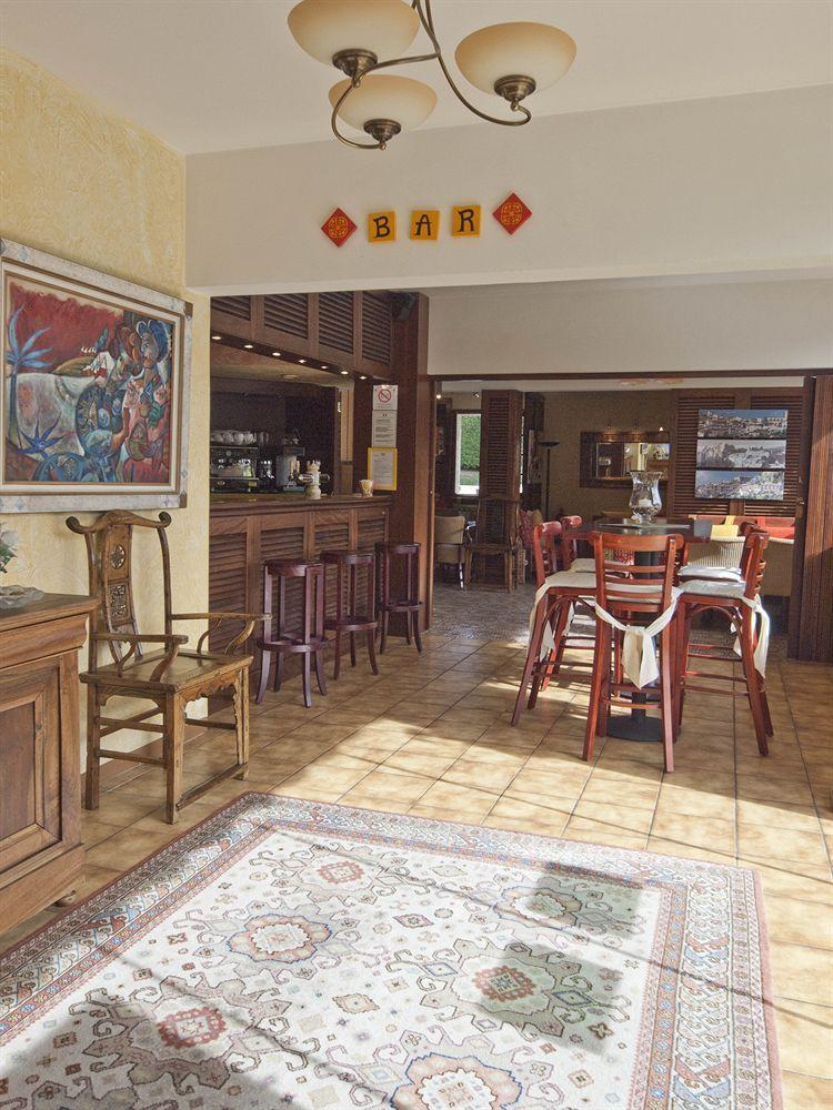 Hotel Les Oliviers Файенс Екстериор снимка