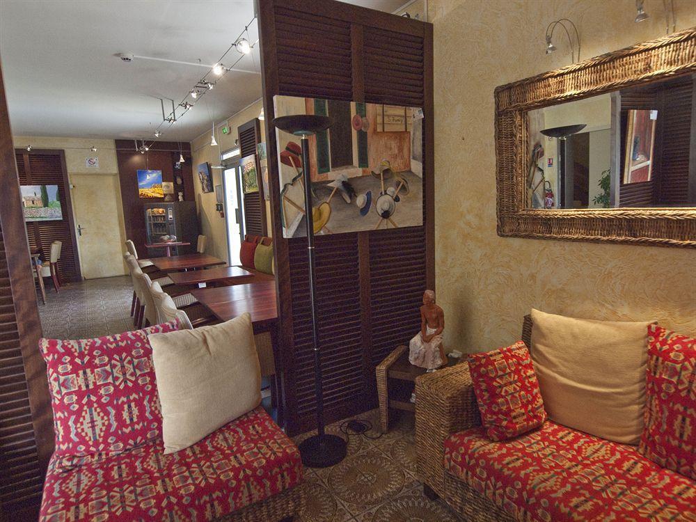 Hotel Les Oliviers Файенс Екстериор снимка