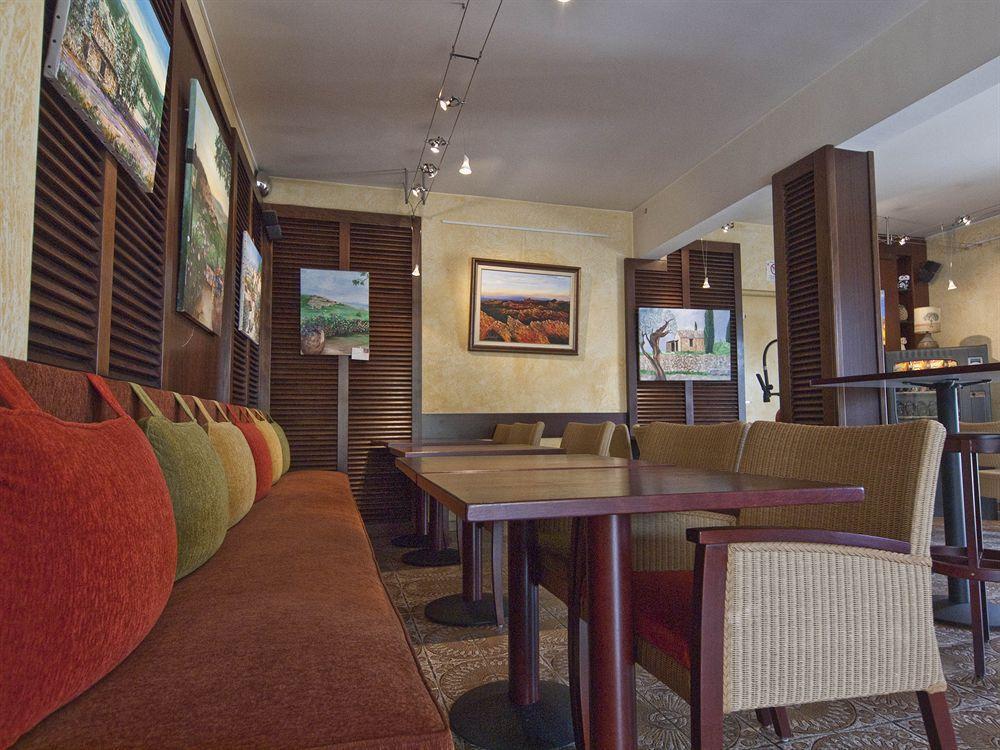 Hotel Les Oliviers Файенс Екстериор снимка