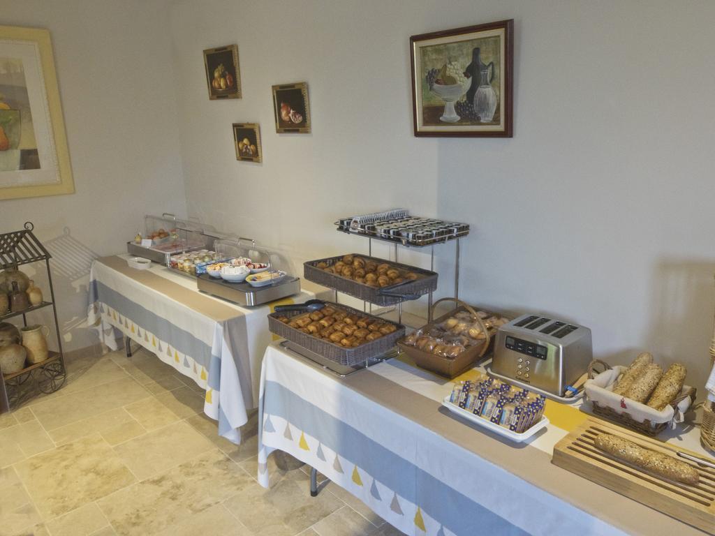Hotel Les Oliviers Файенс Екстериор снимка