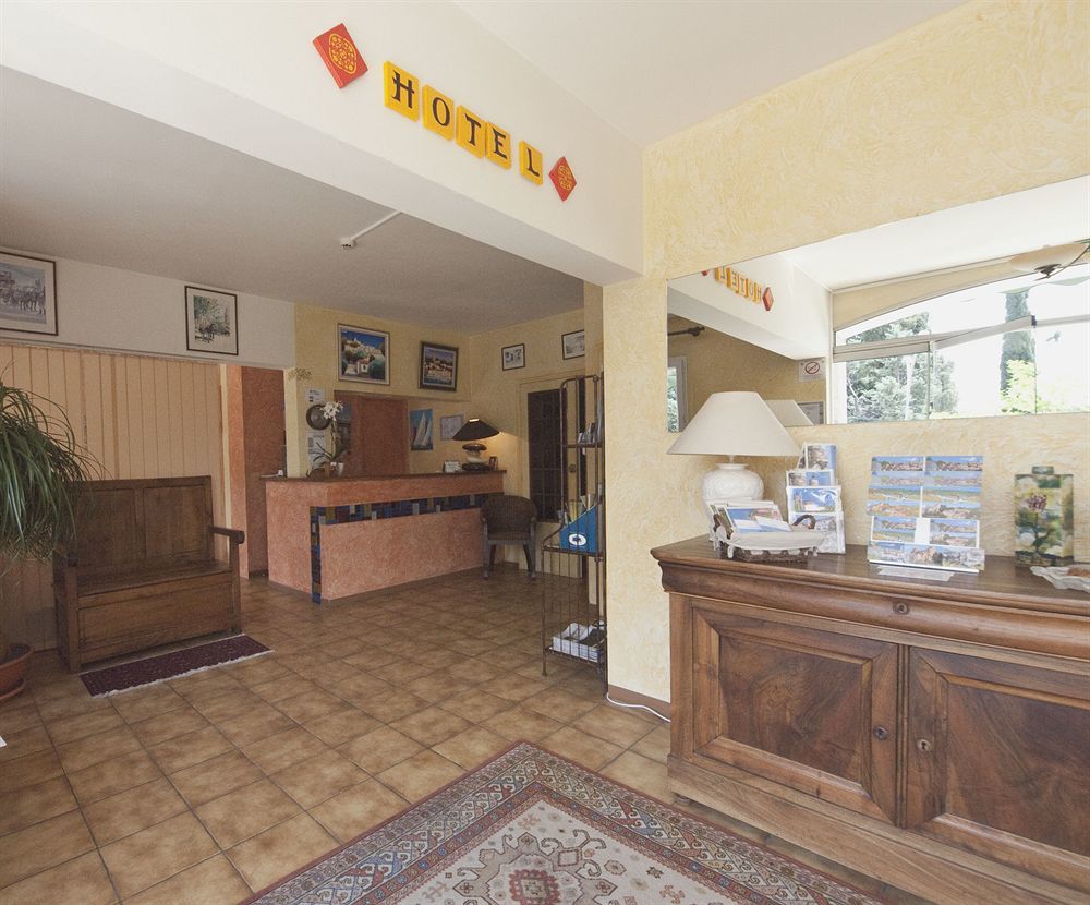 Hotel Les Oliviers Файенс Екстериор снимка