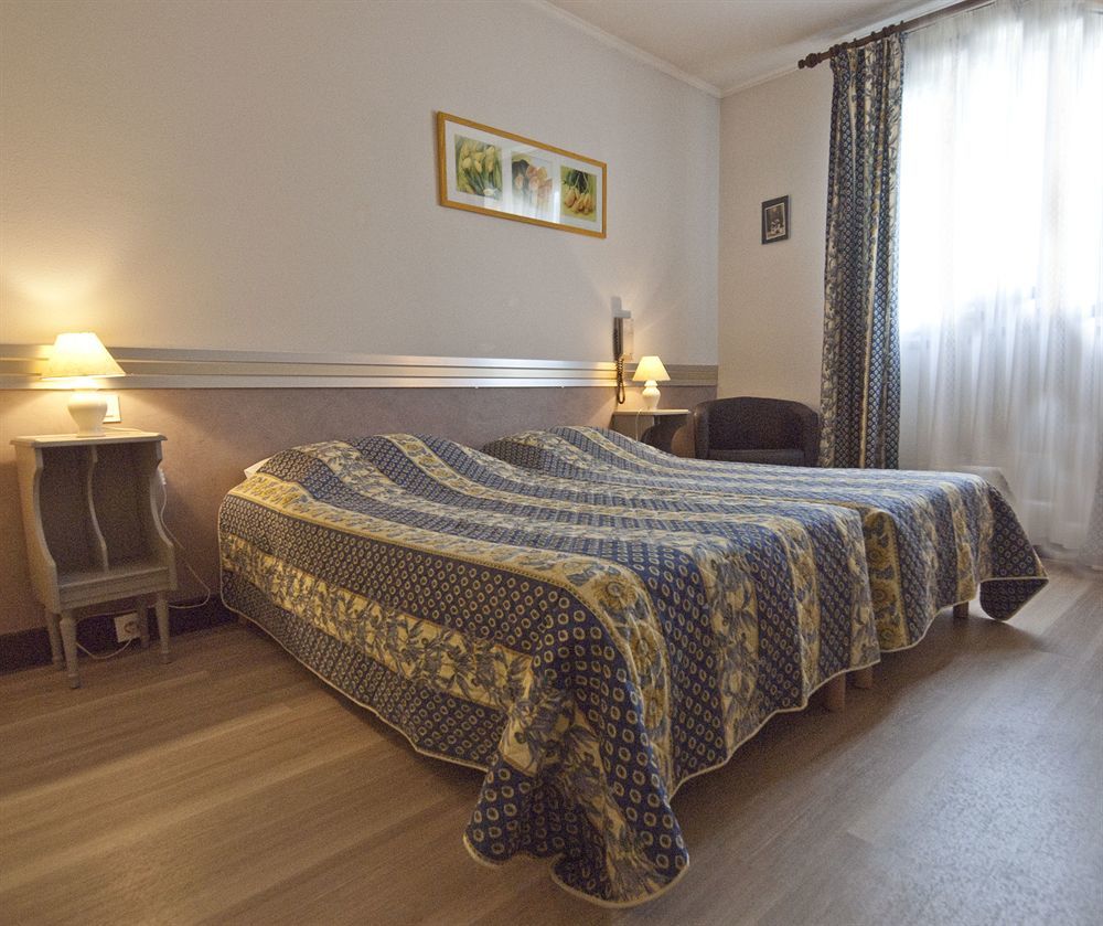 Hotel Les Oliviers Файенс Екстериор снимка