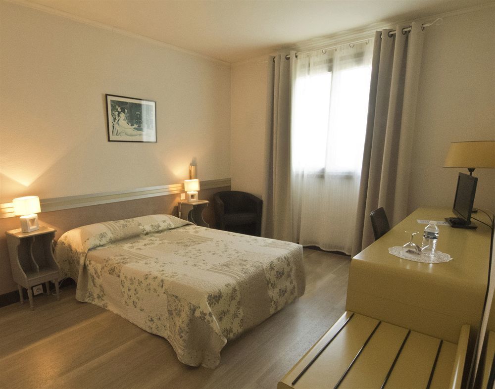 Hotel Les Oliviers Файенс Екстериор снимка