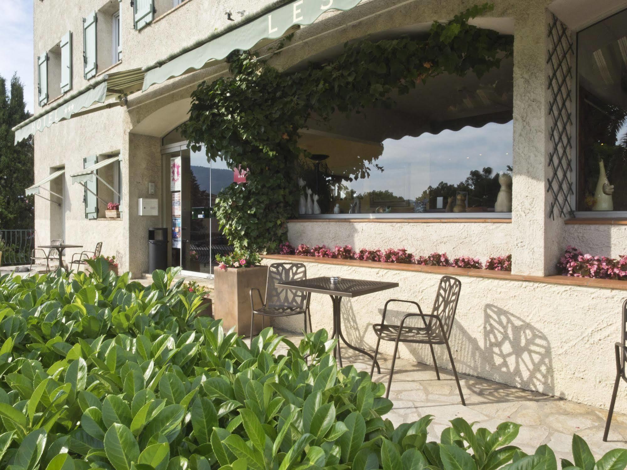 Hotel Les Oliviers Файенс Екстериор снимка