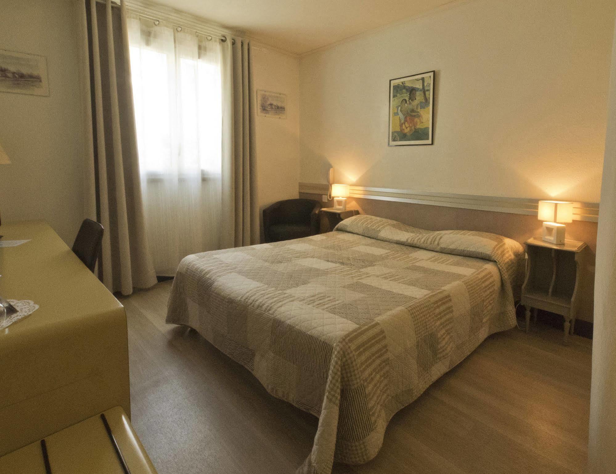 Hotel Les Oliviers Файенс Екстериор снимка