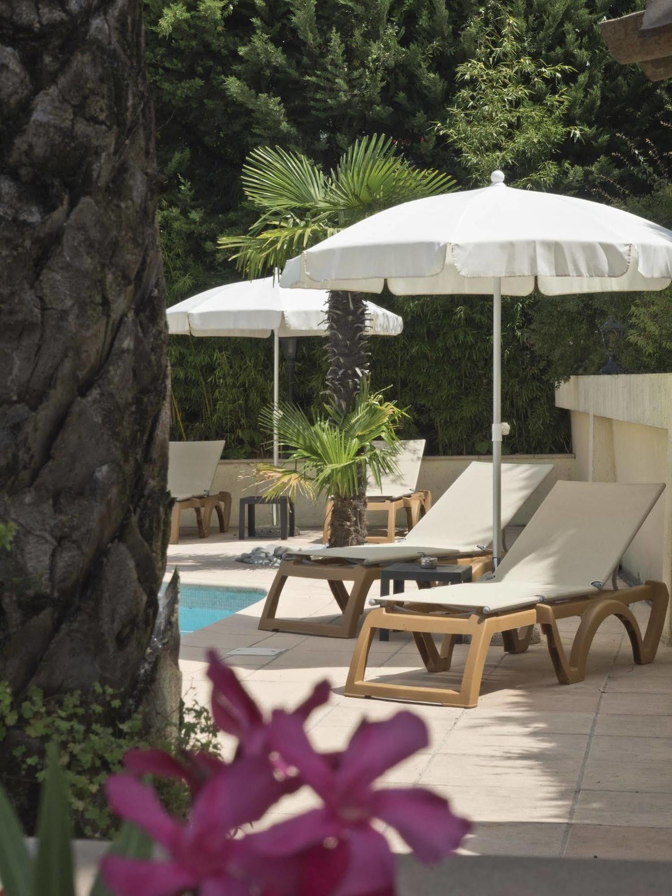 Hotel Les Oliviers Файенс Екстериор снимка