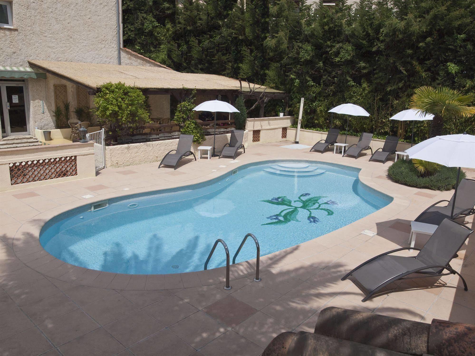 Hotel Les Oliviers Файенс Екстериор снимка
