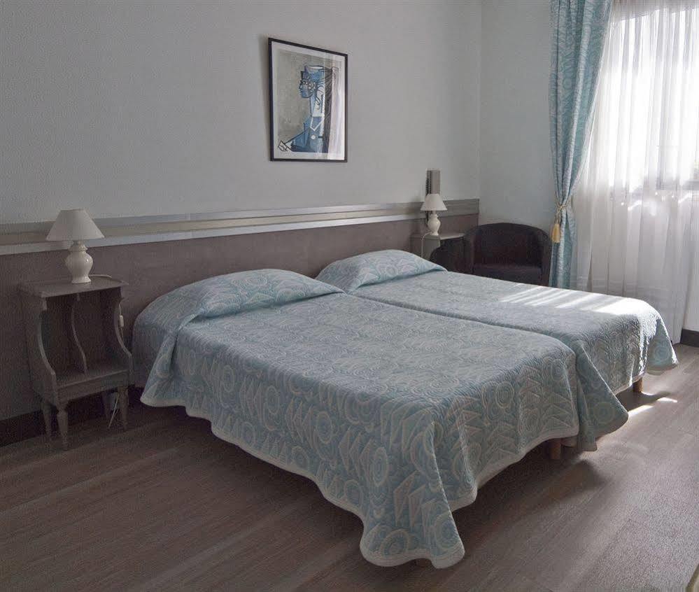 Hotel Les Oliviers Файенс Екстериор снимка