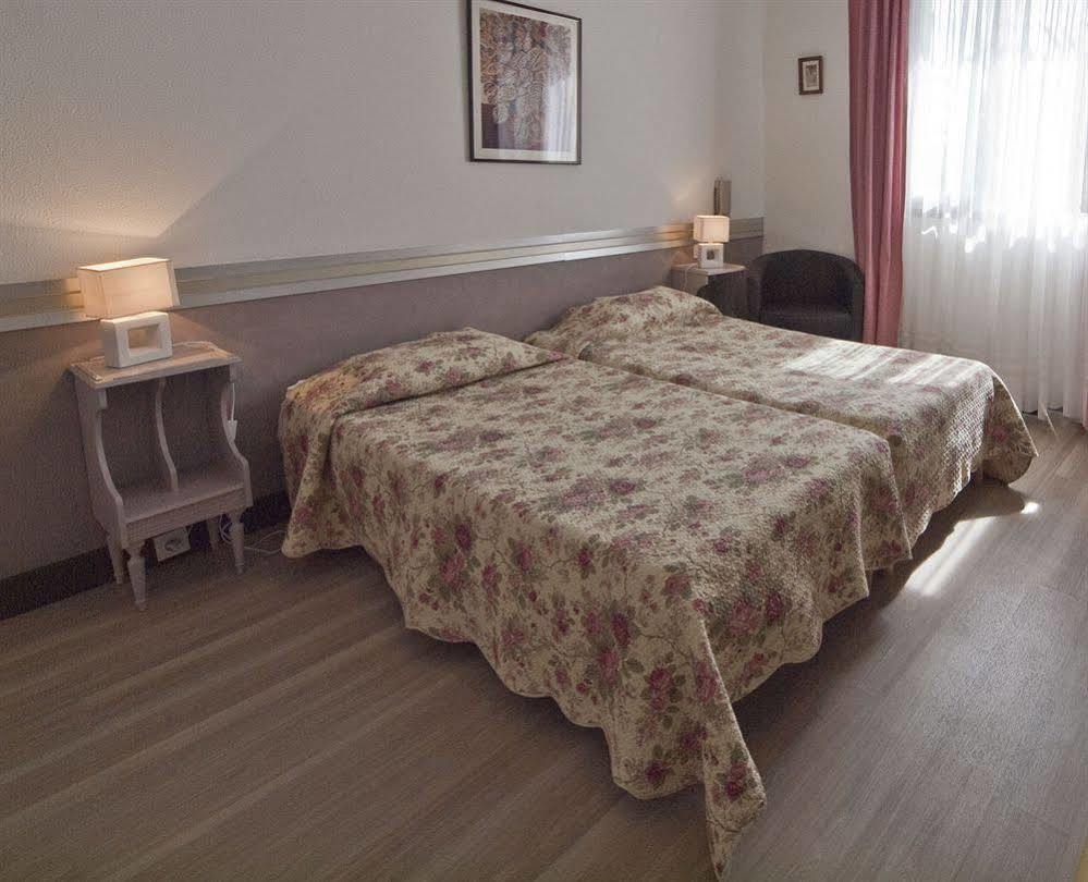 Hotel Les Oliviers Файенс Екстериор снимка